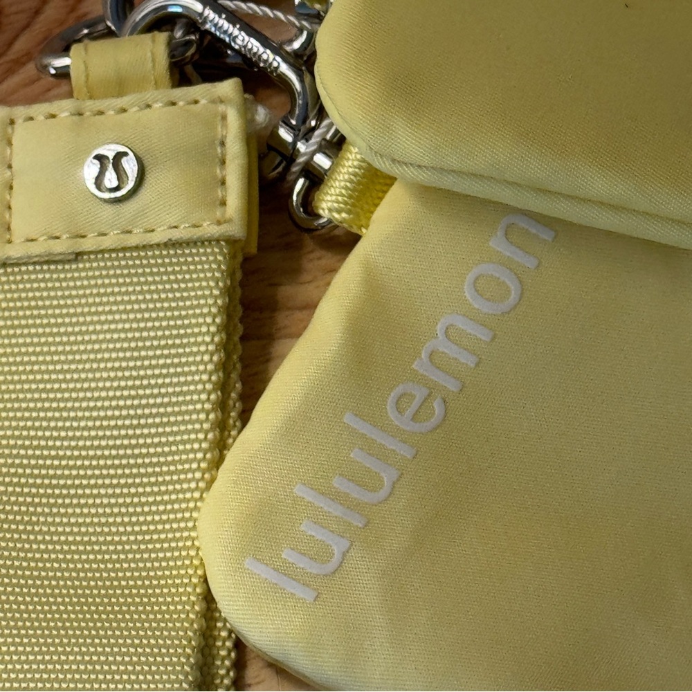 NWT Lululemon Dual Pouch Wristlet Daisy Yellow Light Ivory NWT - Picture 4 of 7